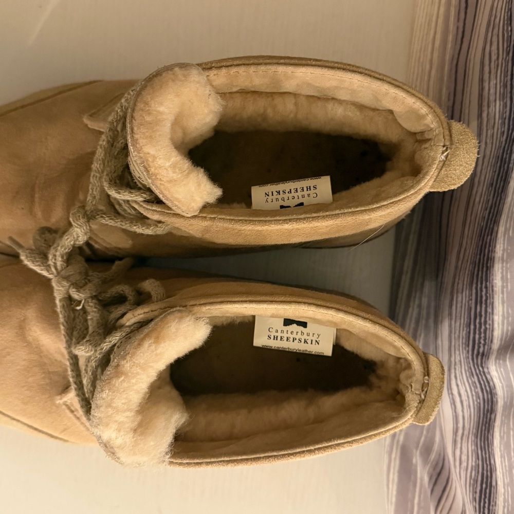 ✨RARE ✨Canterbury Sheepskin Super-tread Lace-Up Ankle Boots Sand Suede - Picture 7 of 16